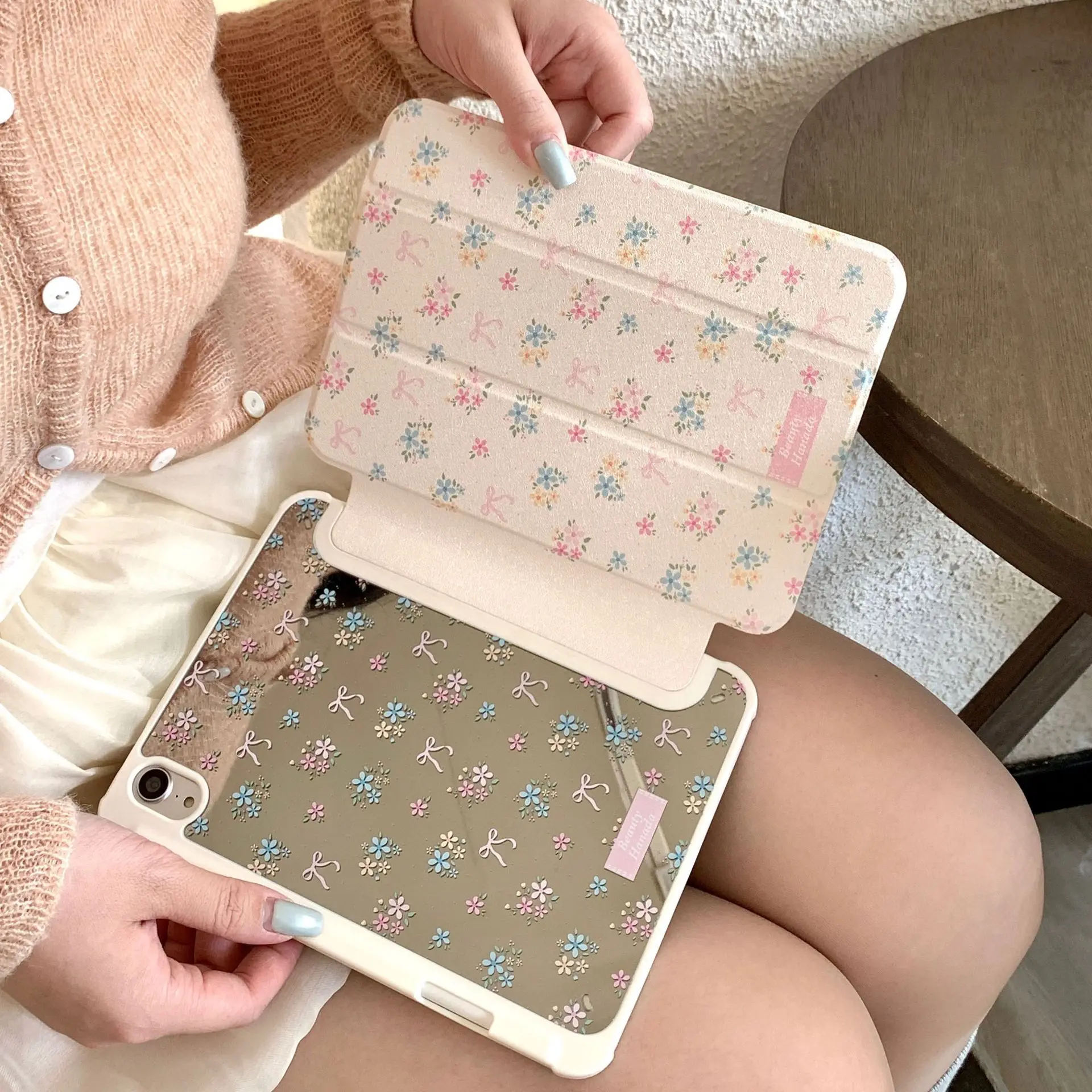 Ribbon Floral Fragments 3 Fold iPad Case For iPad iPad Pro 12.9in Air7 Pro 11 13in 2025 10th 11th M4/5 Mirror Surface Cover
Ribbon Floral Fragments 3 Fold iPad Case For iPad iPad Pro 12.9in Air7 Pro 11 13in 2025 10th 11th M4/5 Mirror Surface Cover