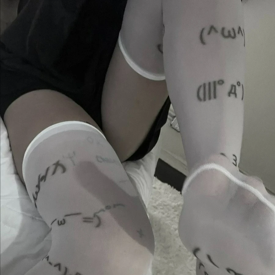 Lolita White Graffiti Letter Print Long Socks Harajuku Over Knee Thigh High Stockings Y2K Cosplay Cute Socks Kawaii Tight
Lolita White Graffiti Letter Print Long Socks Harajuku Over Knee Thigh High Stockings Y2K Cosplay Cute Socks Kawaii Tight