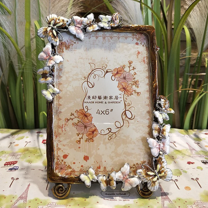American creative enamel color metal photo frame retro children's photo frame table aluminum alloy personalized ornament sales
American creative enamel color metal photo frame retro children's photo frame table aluminum alloy personalized ornament sales