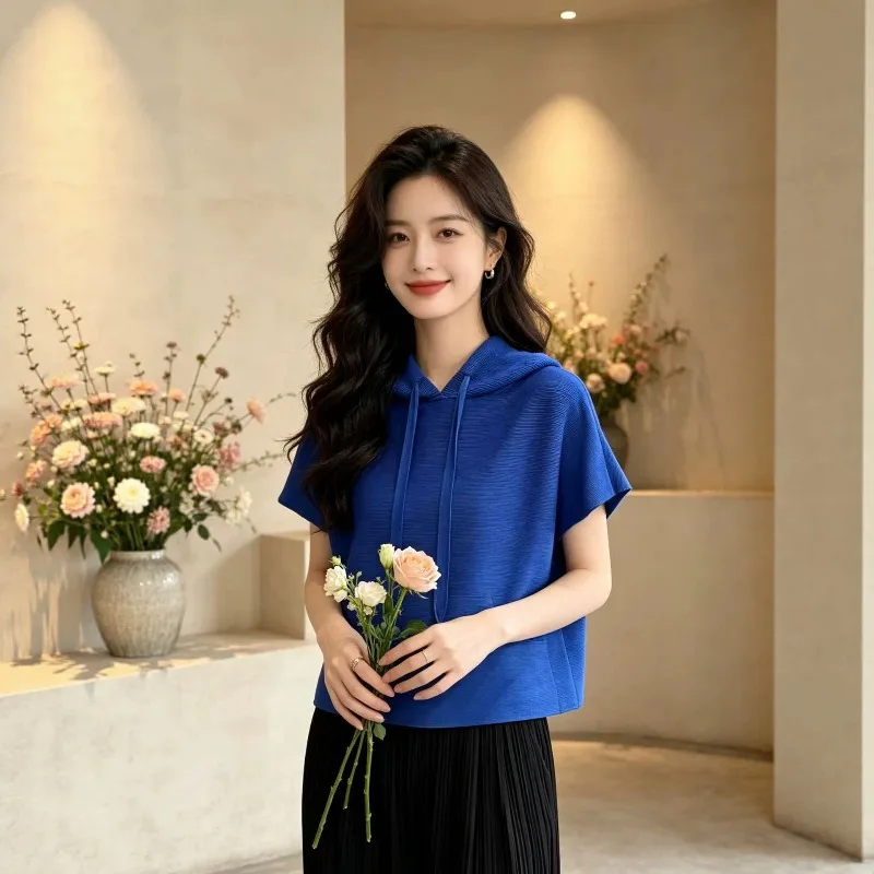 Miyake Pleated T-Shirt Plisse 2026 Summer Solid Color Hooded Short Sleeve T-Shirt New Loose Plus Size Slimming Casual Top Simple
Miyake Pleated T-Shirt Plisse 2026 Summer Solid Color Hooded Short Sleeve T-Shirt New Loose Plus Size Slimming Casual Top Simple