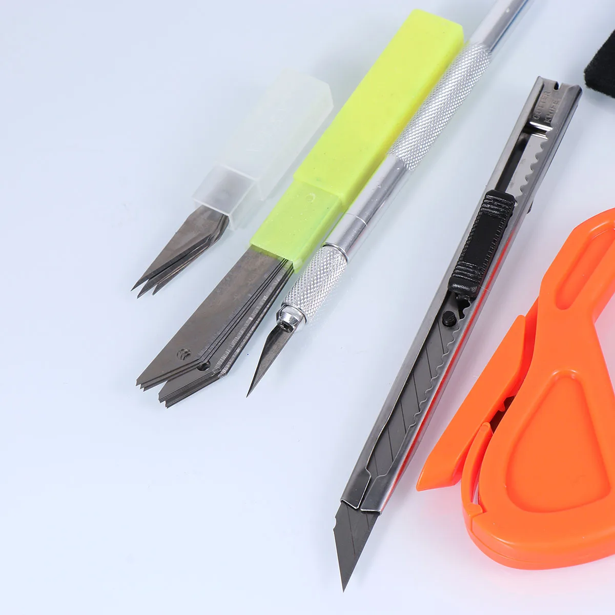 7Pcs Car Wrap Vinyl Film Tool Kit Carbon Fiber Magnetic Stick Squeegee Cutter for Auto Window Tinting Application Installation
7Pcs Car Wrap Vinyl Film Tool Kit Carbon Fiber Magnetic Stick Squeegee Cutter for Auto Window Tinting Application Installation