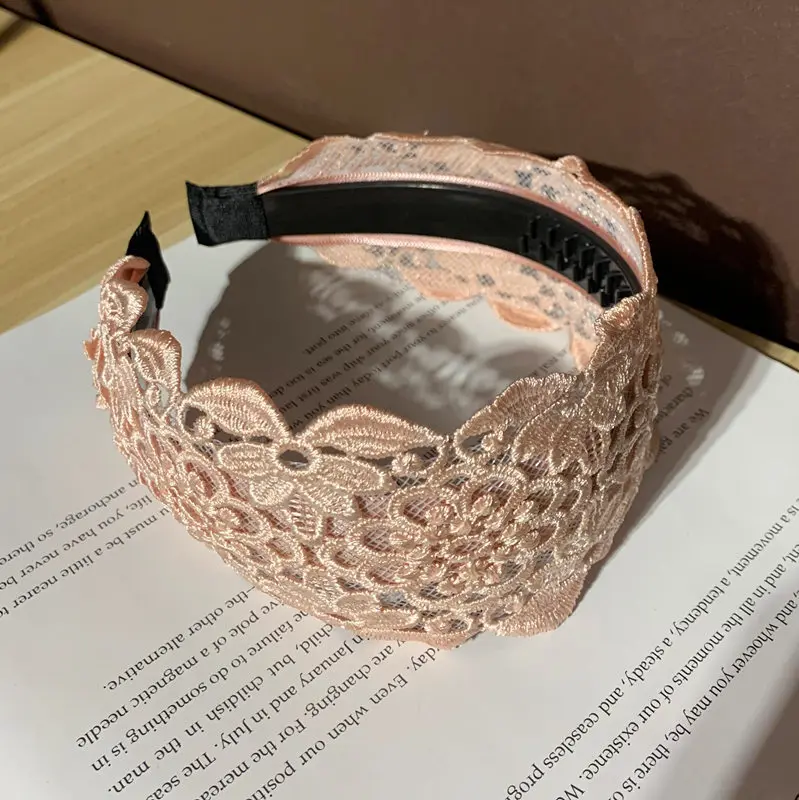 Adjustable Wide-Toothed Headband Korean Lace Floral Design Non-Slip Hollow Wrap for Makeup Skincare and Daily Use
Adjustable Wide-Toothed Headband Korean Lace Floral Design Non-Slip Hollow Wrap for Makeup Skincare and Daily Use