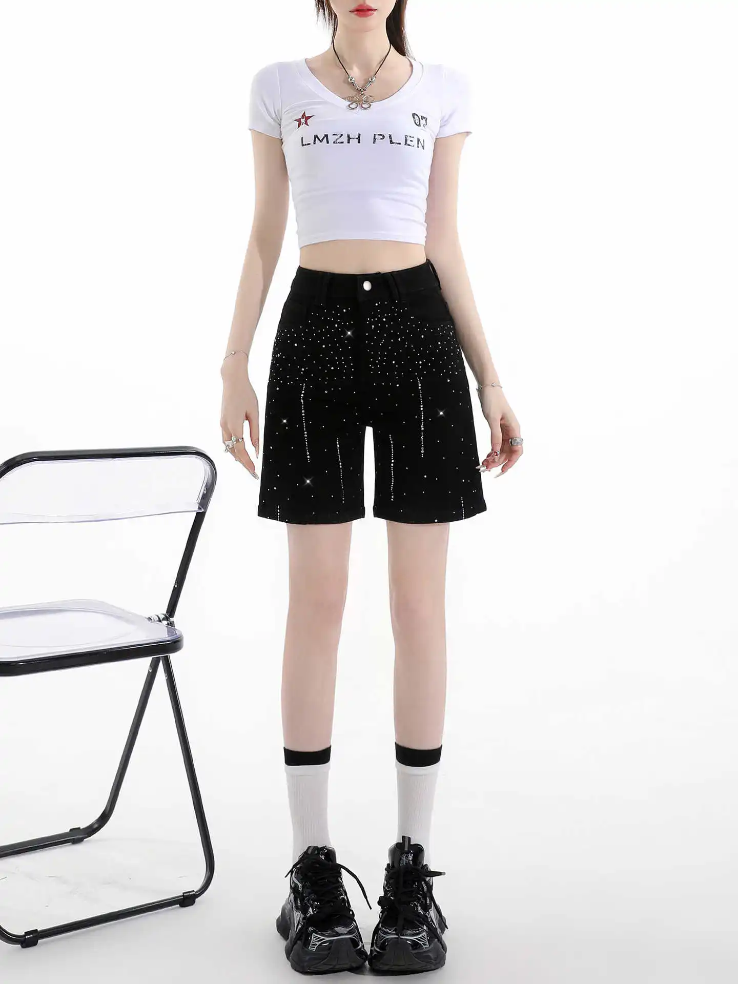 Summer Women American Retro Rhinestone Design Denim Shorts Punk Y2K 2000s Japanese Harajuku High Street Jean Knee Length Pants
Summer Women American Retro Rhinestone Design Denim Shorts Punk Y2K 2000s Japanese Harajuku High Street Jean Knee Length Pants