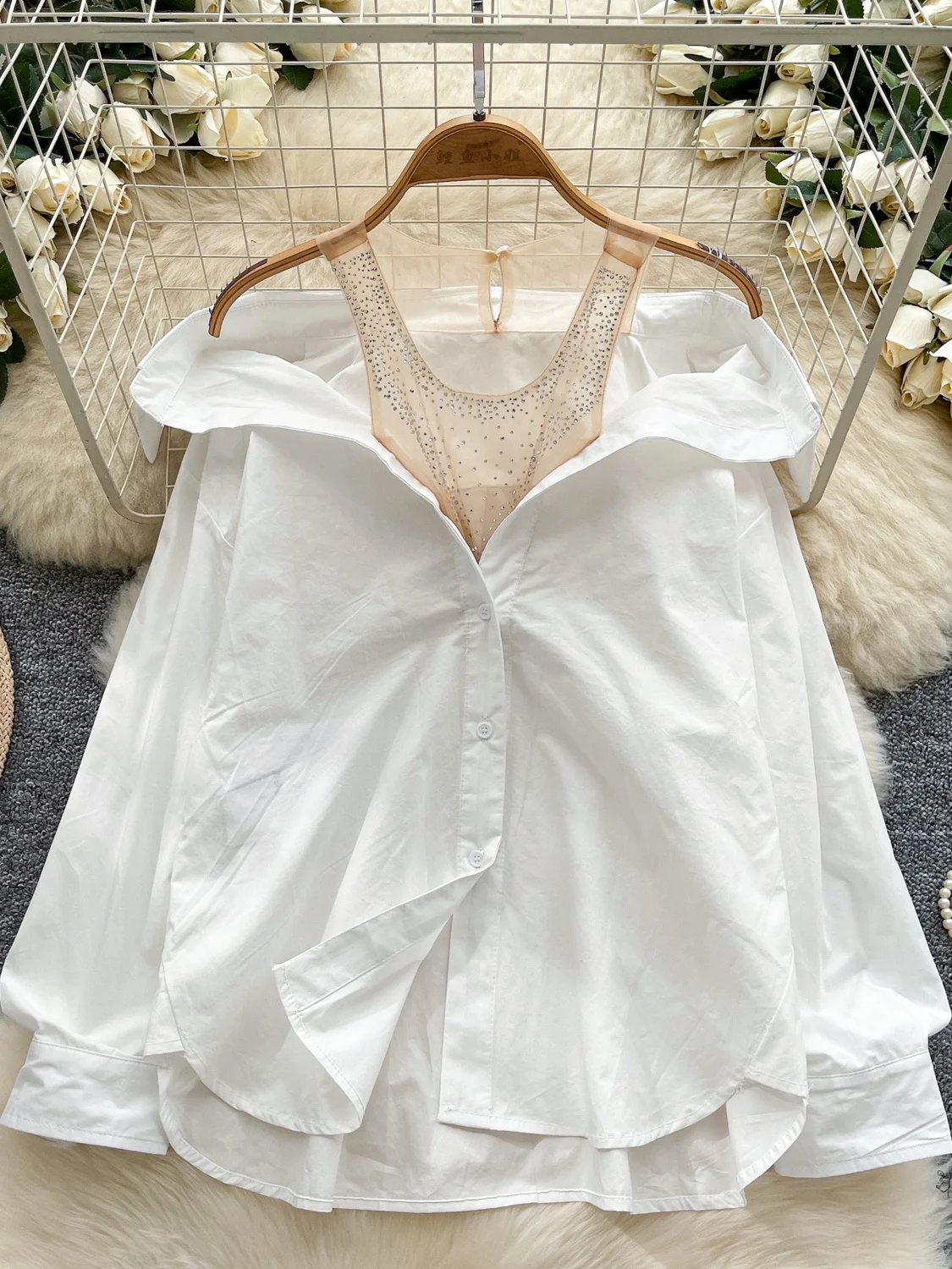 Корейский модный дизайн Sensation с одной пуговицей Me Diamond Long Sve, женский повседневный топ, дышащий, приятный для кожи
Корейский модный дизайн Sensation с одной пуговицей Me Diamond Long Sve, женский повседневный топ, дышащий, приятный для кожи