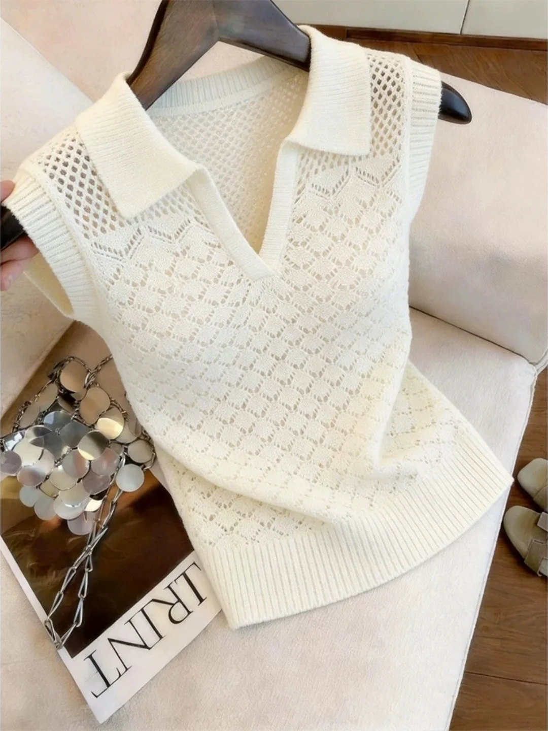 Summer 2026 Women's Ice Silk Knitted Vest Hollow out Sleeveless Top Korean Style Straight Cut Simple Versatile Design Sensation
Summer 2026 Women's Ice Silk Knitted Vest Hollow out Sleeveless Top Korean Style Straight Cut Simple Versatile Design Sensation