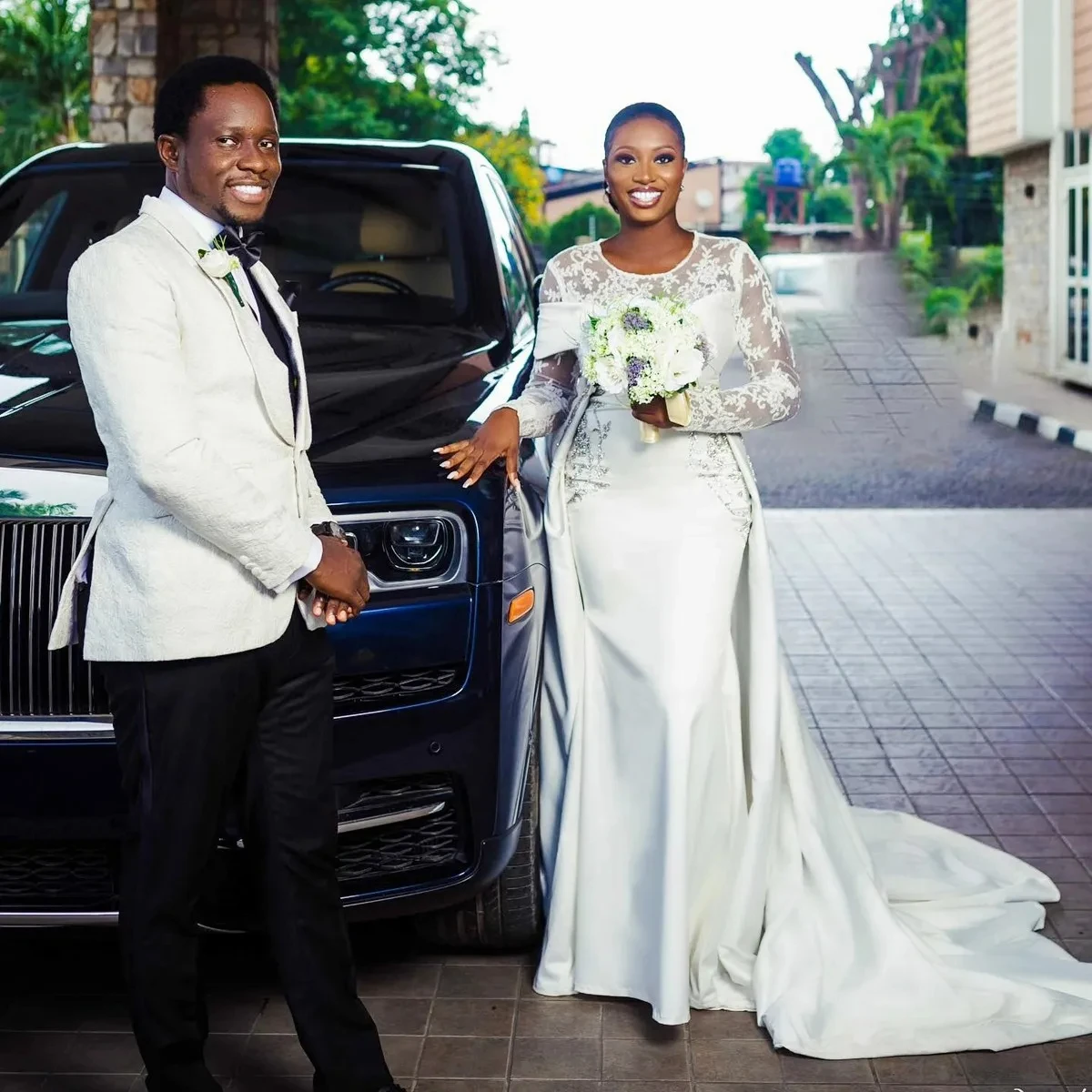 Customized O-Neck Shinny Lace Beads Mermaid Wedding Dress with Detachable Train Vestido De Noiva Long Sleeves Bridal Gowns
Customized O-Neck Shinny Lace Beads Mermaid Wedding Dress with Detachable Train Vestido De Noiva Long Sleeves Bridal Gowns