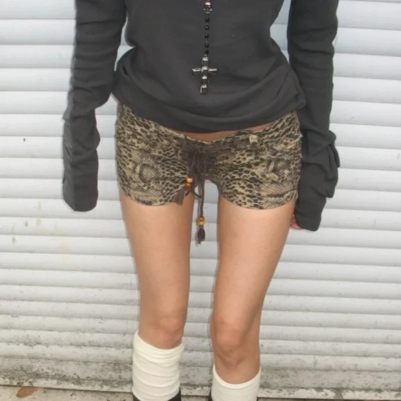American Retro Plus Size Washed Leopard Print Tied Denim Shorts Sexy Low Waist Slim Wide Leg Hot Pants Trend
American Retro Plus Size Washed Leopard Print Tied Denim Shorts Sexy Low Waist Slim Wide Leg Hot Pants Trend