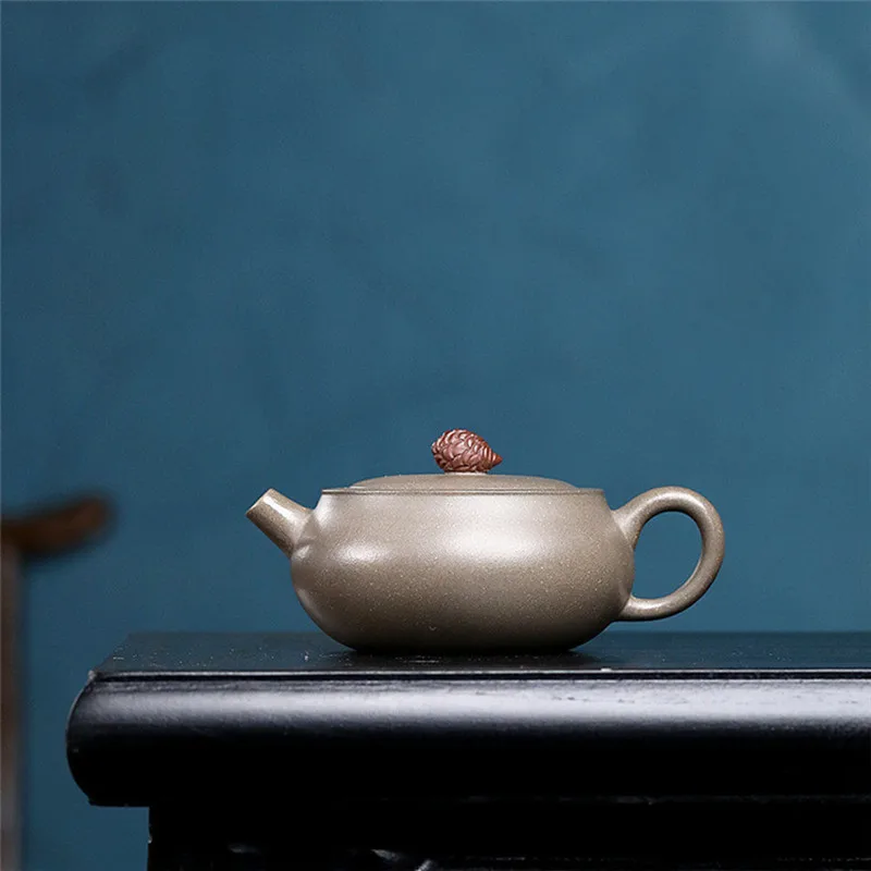 Чайник из исинской фиолетовой глины, традиционный, ручной работы, для заваривания чая, китайская посуда из цзыша, домашний чайный набор, 160 мл
Чайник из исинской фиолетовой глины, традиционный, ручной работы, для заваривания чая, китайская посуда из цзыша, домашний чайный набор, 160 мл