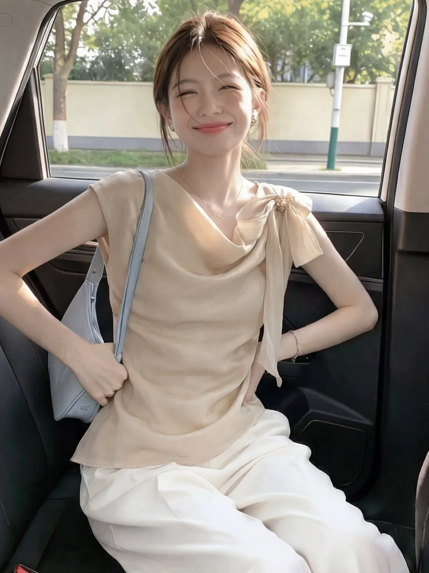 Elegant Chiffon Shirt Women Summer Sleeveless Ice Silk Loose Fit Knot French Style Thin Material Regular Length
Elegant Chiffon Shirt Women Summer Sleeveless Ice Silk Loose Fit Knot French Style Thin Material Regular Length