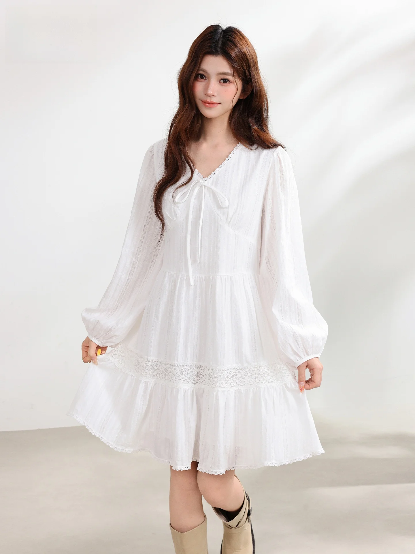 White V-Neck Lace Dress Two-Piece Set Women's Summer Lantern Sleeve Embroidered Tank Top Ensemble Casual Loose Fit Summer Wear
White V-Neck Lace Dress Two-Piece Set Women's Summer Lantern Sleeve Embroidered Tank Top Ensemble Casual Loose Fit Summer Wear