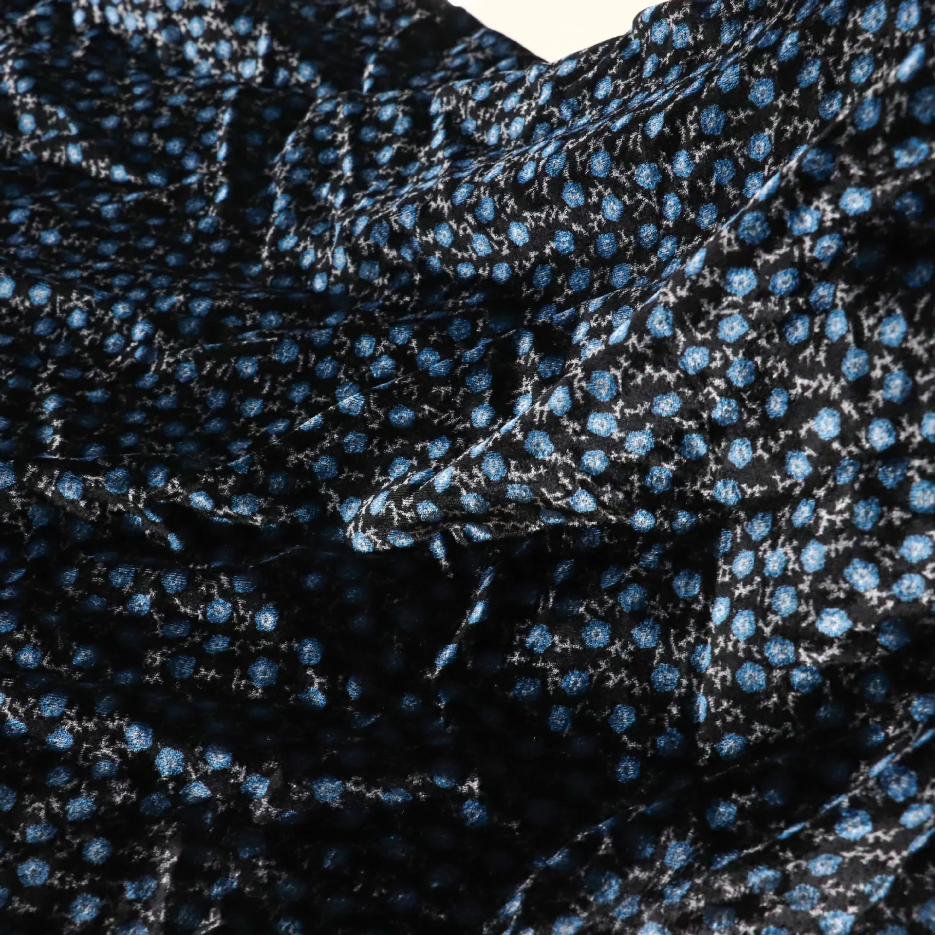Woven Velvet Brocade Sticky Velvet Printed Velvet Fabric Digital Printed Nightdress Cheongsam
Woven Velvet Brocade Sticky Velvet Printed Velvet Fabric Digital Printed Nightdress Cheongsam