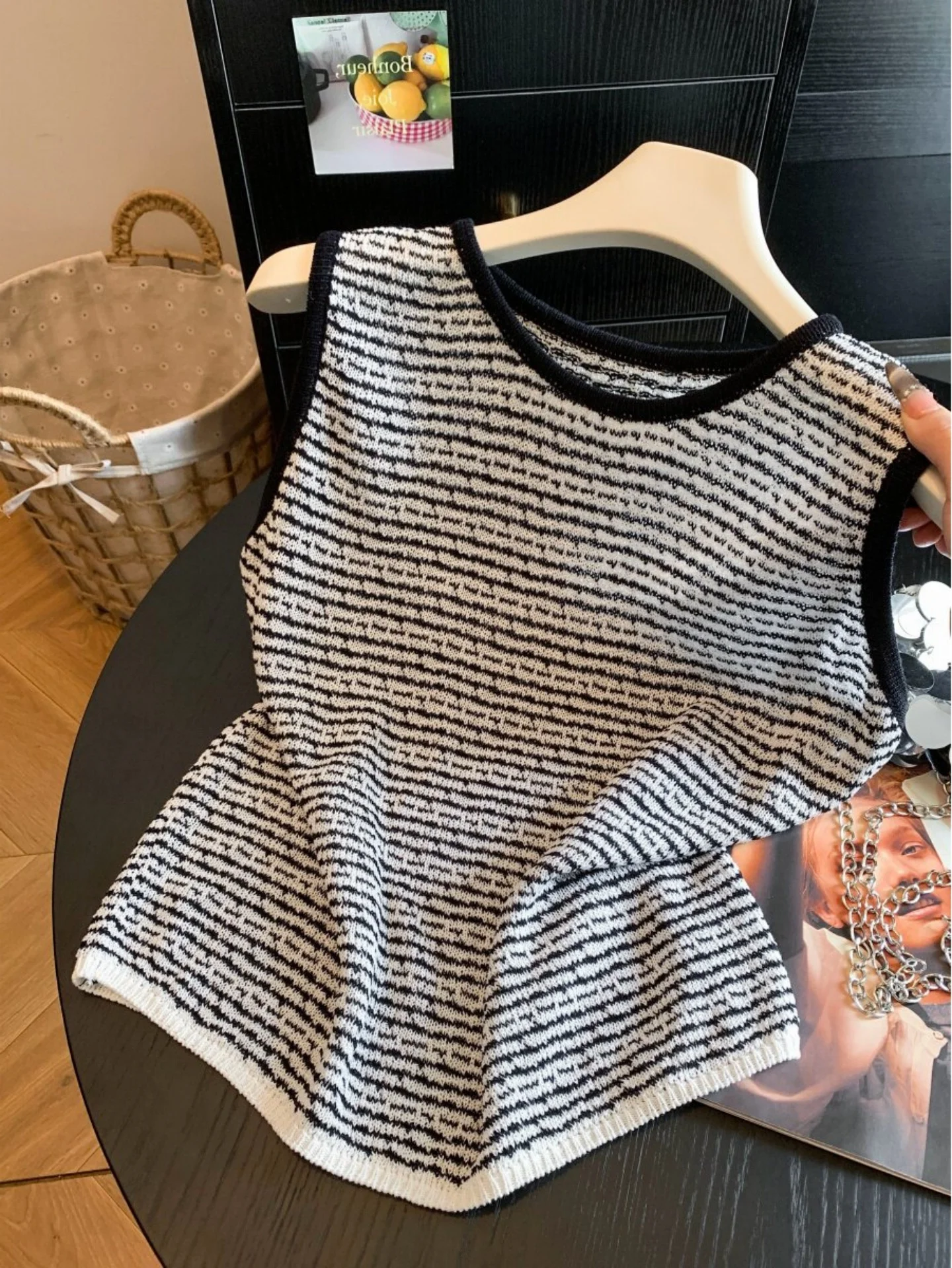 High-End Women's Knitted Vest Summer Outerwear Thin Loose Sleeveless Top Korean Style Striped Casual Soft Polyester Fiber
High-End Women's Knitted Vest Summer Outerwear Thin Loose Sleeveless Top Korean Style Striped Casual Soft Polyester Fiber