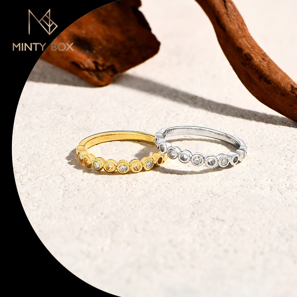 MINTYBOX D VVS1 Moissanite Eternity Ring 925 Sterling Silver Hollow Stackable Finger Rings For Women Wedding Fine Jewelry Gifts
MINTYBOX D VVS1 Moissanite Eternity Ring 925 Sterling Silver Hollow Stackable Finger Rings For Women Wedding Fine Jewelry Gifts