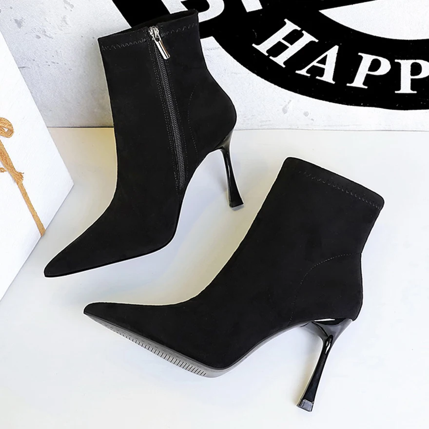 Ботинки женские кожаные, черные, на высоком каблуке, с острым носком, на молнии, зимние, размеры 34-40
Ботинки женские кожаные, черные, на высоком каблуке, с острым носком, на молнии, зимние, размеры 34-40