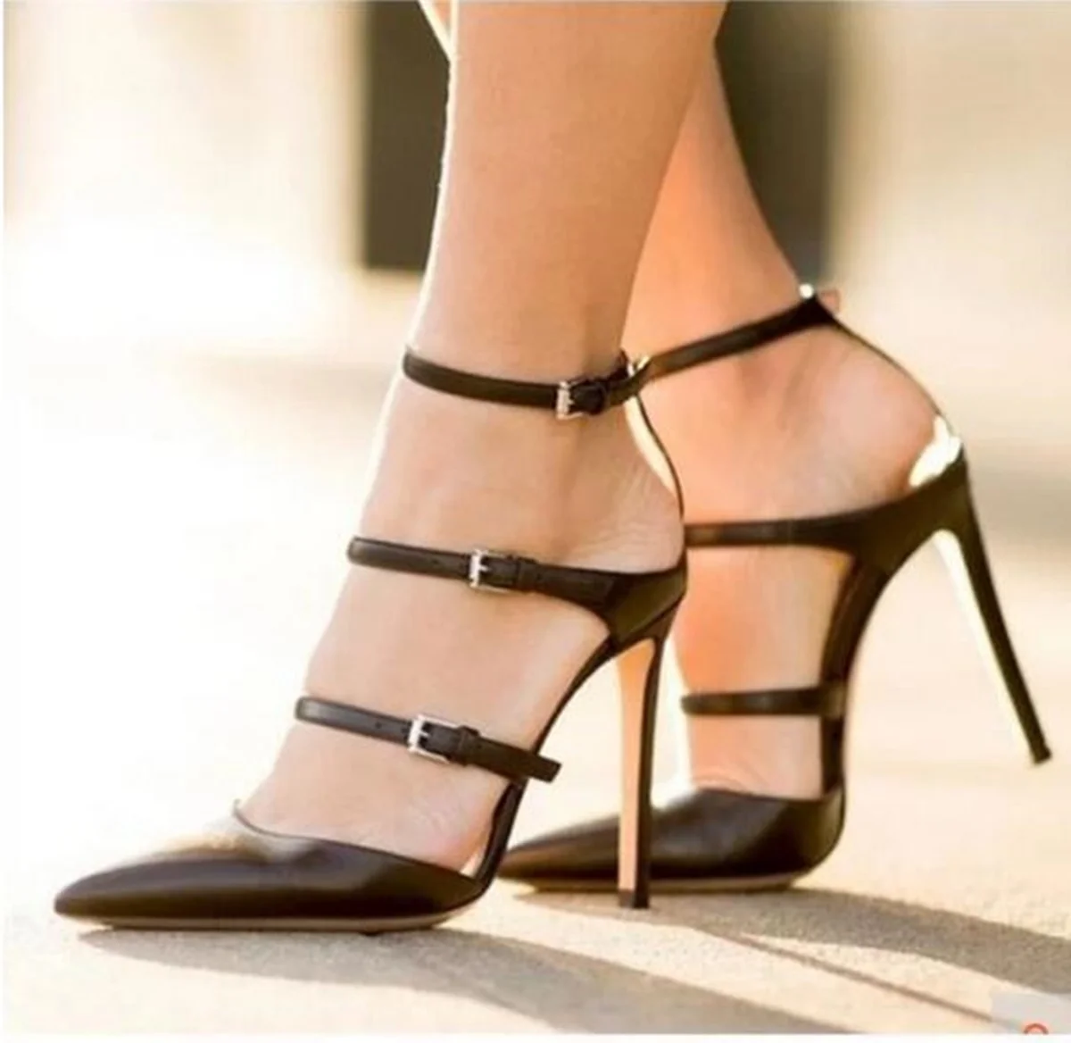 Woman Sexy Thin High Heels with Pointy Toe Single Pumps Solid Color Black with A Single Button Single Shoes
Woman Sexy Thin High Heels with Pointy Toe Single Pumps Solid Color Black with A Single Button Single Shoes