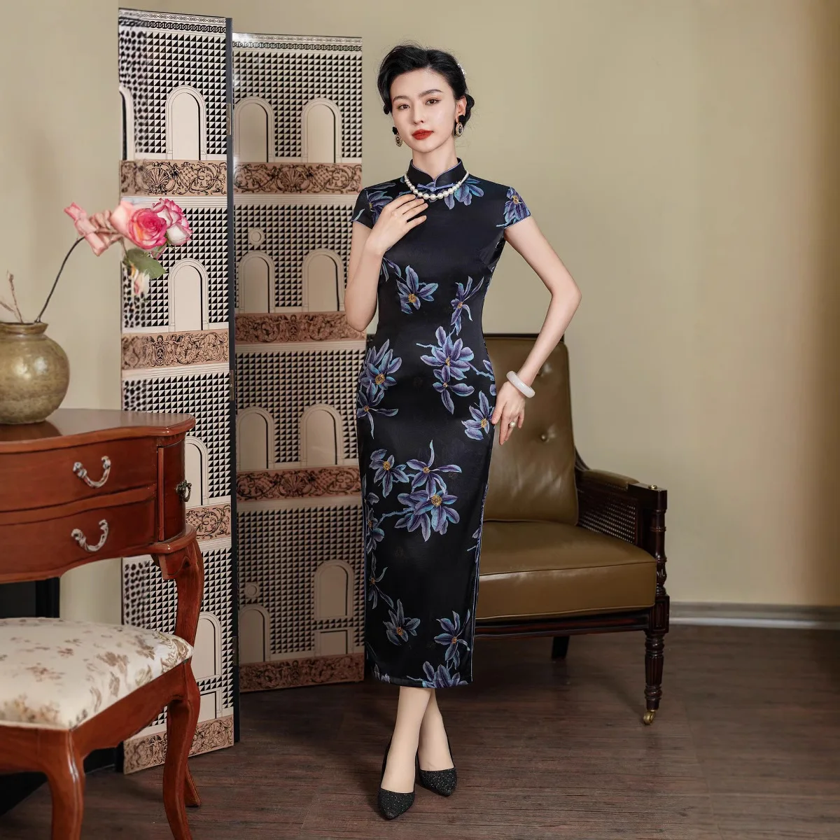 Spring and Silk Chinese Floral Traditional Vintage Modern Cheongsam Qipao Women's High-Grade Improved Black Fit Daily
Spring and Silk Chinese Floral Traditional Vintage Modern Cheongsam Qipao Women's High-Grade Improved Black Fit Daily