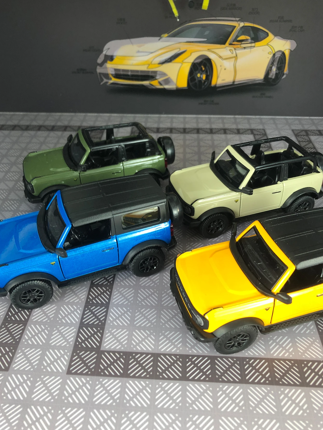 Имитация модели игрушечного автомобиля Ford Bronco, с открывающимися дверями, изысканным интерьером и реалистичным внешним видом, детский подарок
Имитация модели игрушечного автомобиля Ford Bronco, с открывающимися дверями, изысканным интерьером и реалистичным внешним видом, детский подарок