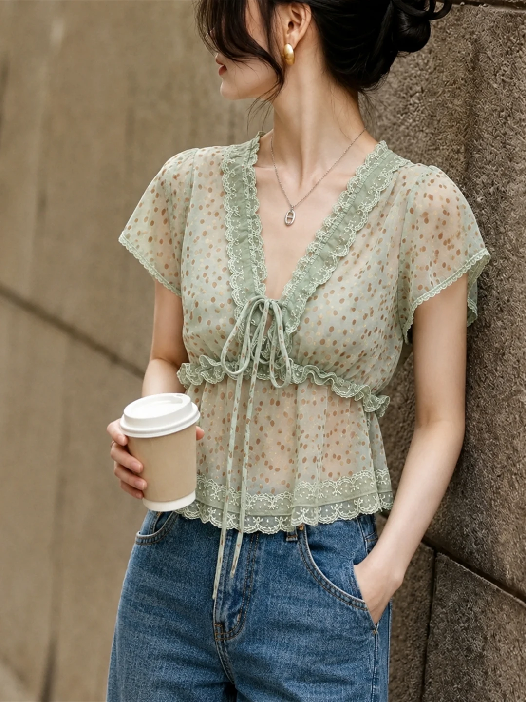 Sweet Korean Style V-Neck Polka Dot Slimming Short Sleeve Top Trendy Summer Women's Shirt Commute Straight Cut Silk Material
Sweet Korean Style V-Neck Polka Dot Slimming Short Sleeve Top Trendy Summer Women's Shirt Commute Straight Cut Silk Material