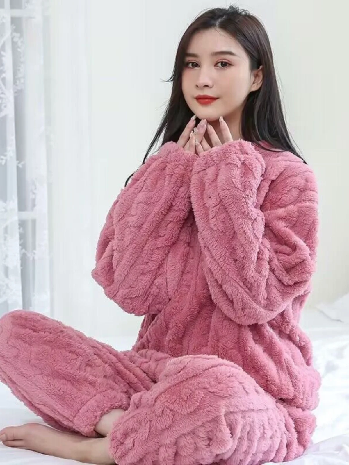 Winter Women's Sleepwear Coral Fleece Flannel Thick Home Clothes Set Long Sleeve round Neck Pure Color Couples Matching Pajamas
Winter Women's Sleepwear Coral Fleece Flannel Thick Home Clothes Set Long Sleeve round Neck Pure Color Couples Matching Pajamas