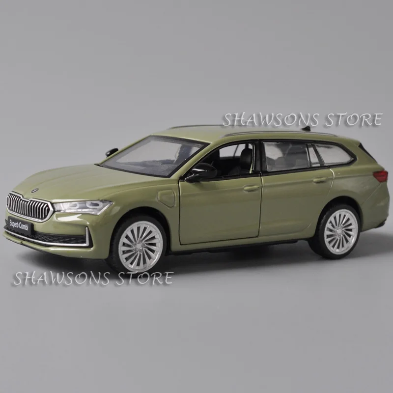 Литая под давлением модель автомобиля в масштабе 1:35, игрушки Skoda, превосходная миниатюрная копия с откатным механизмом со звуком и подсветкой
Литая под давлением модель автомобиля в масштабе 1:35, игрушки Skoda, превосходная миниатюрная копия с откатным механизмом со звуком и подсветкой