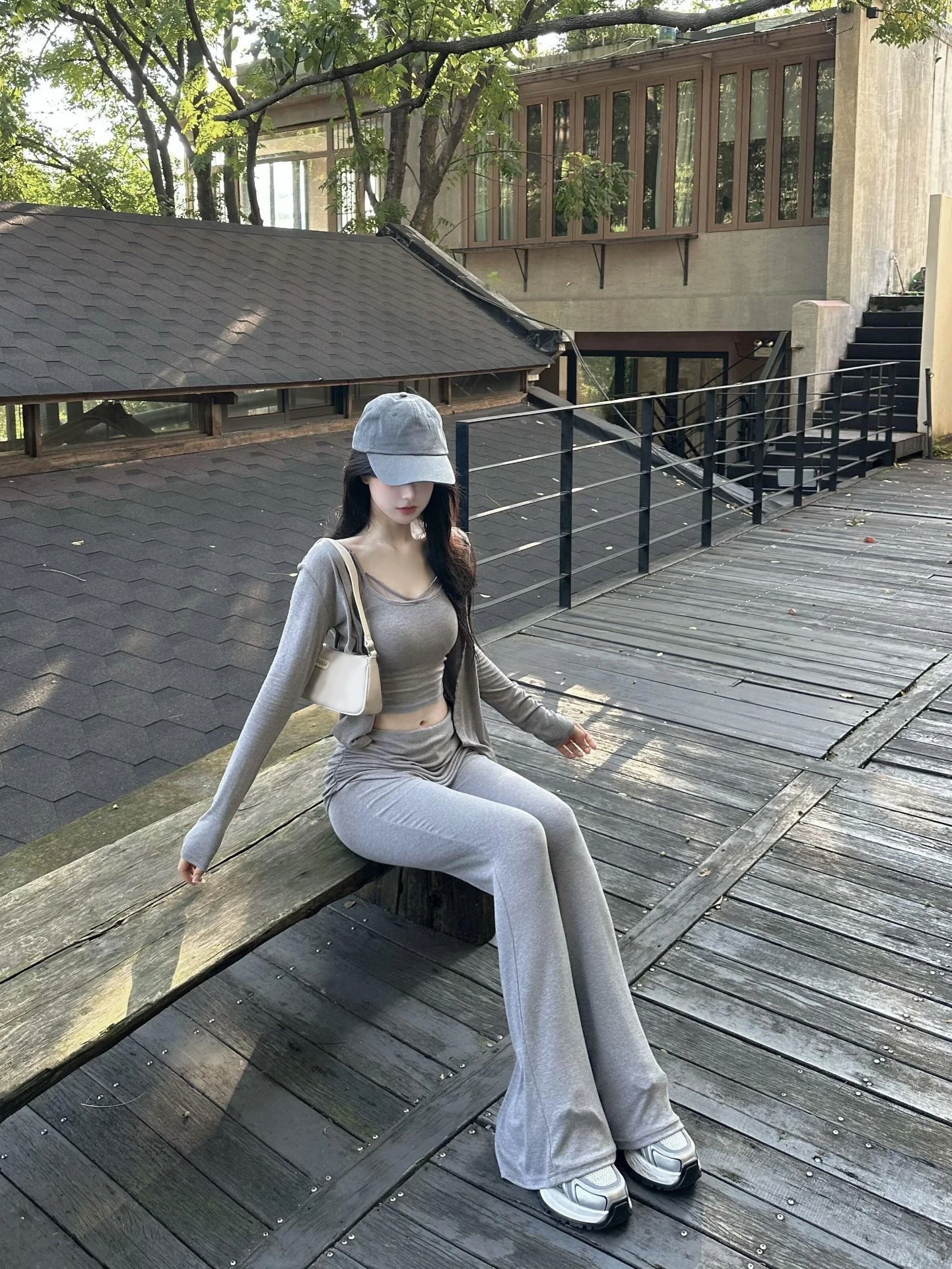 Grey Casual Knitted Open Cardigan Strap Vest Flared Pants Three Piece Set Women's Fashion Autumn 2025 Leisure Work Outfit
Grey Casual Knitted Open Cardigan Strap Vest Flared Pants Three Piece Set Women's Fashion Autumn 2025 Leisure Work Outfit