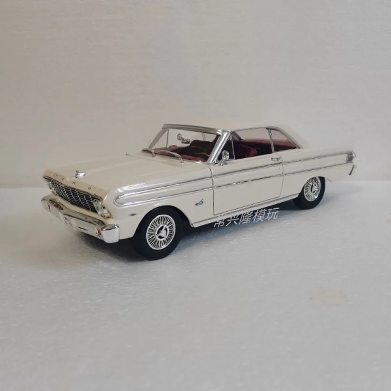1:18 масштаб 1964, имитация сокола, игрушечный автомобиль из сплава, модель сцены, орнамент, подарочная коллекция, сувенир
1:18 масштаб 1964, имитация сокола, игрушечный автомобиль из сплава, модель сцены, орнамент, подарочная коллекция, сувенир