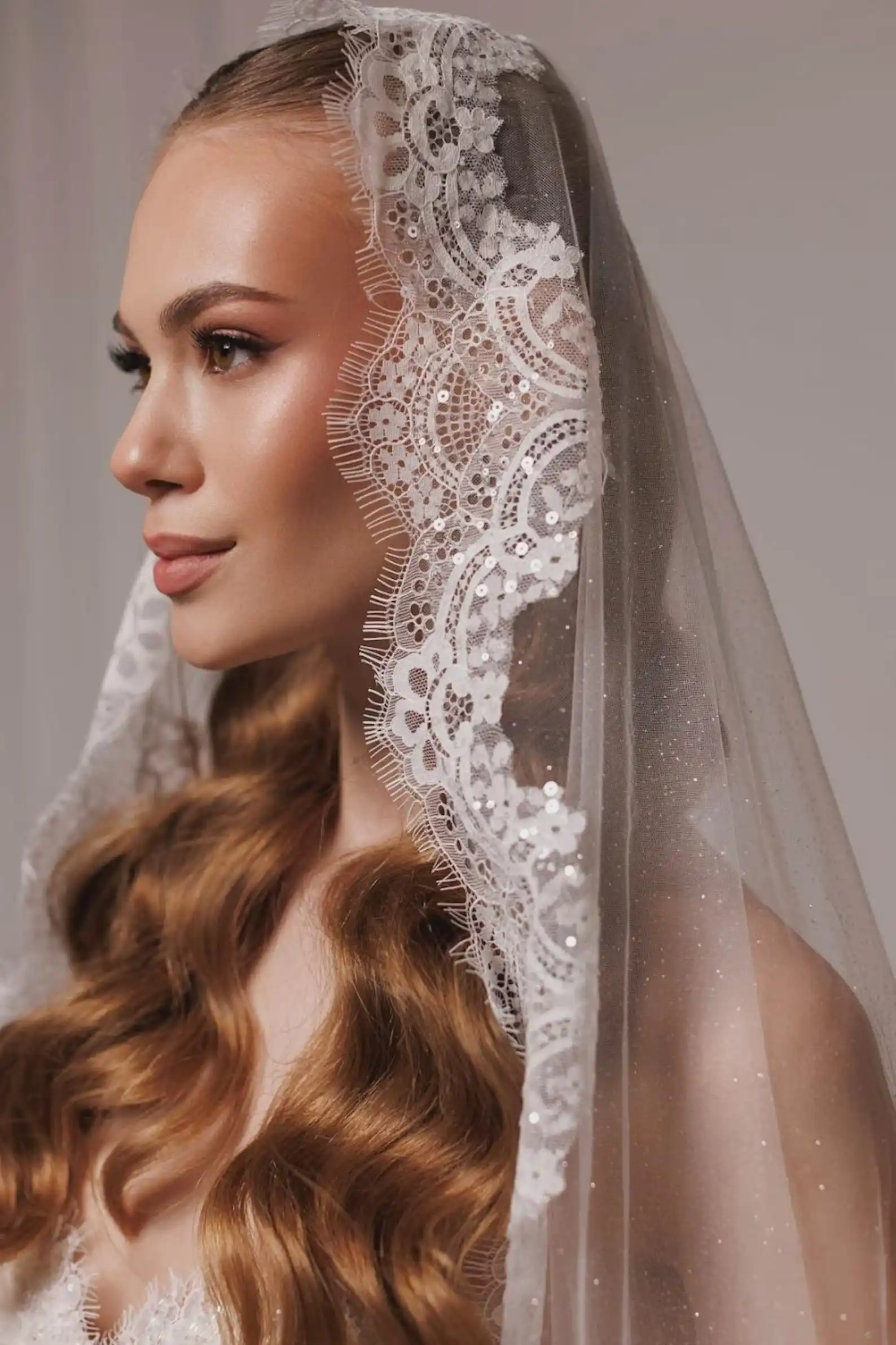 Wedding Accessories Sparkle Lace Mantilla Veil Cathedral Glitter Bridal Veil Mantila Eyelash Lace Edge Handmade Custom Length
Wedding Accessories Sparkle Lace Mantilla Veil Cathedral Glitter Bridal Veil Mantila Eyelash Lace Edge Handmade Custom Length