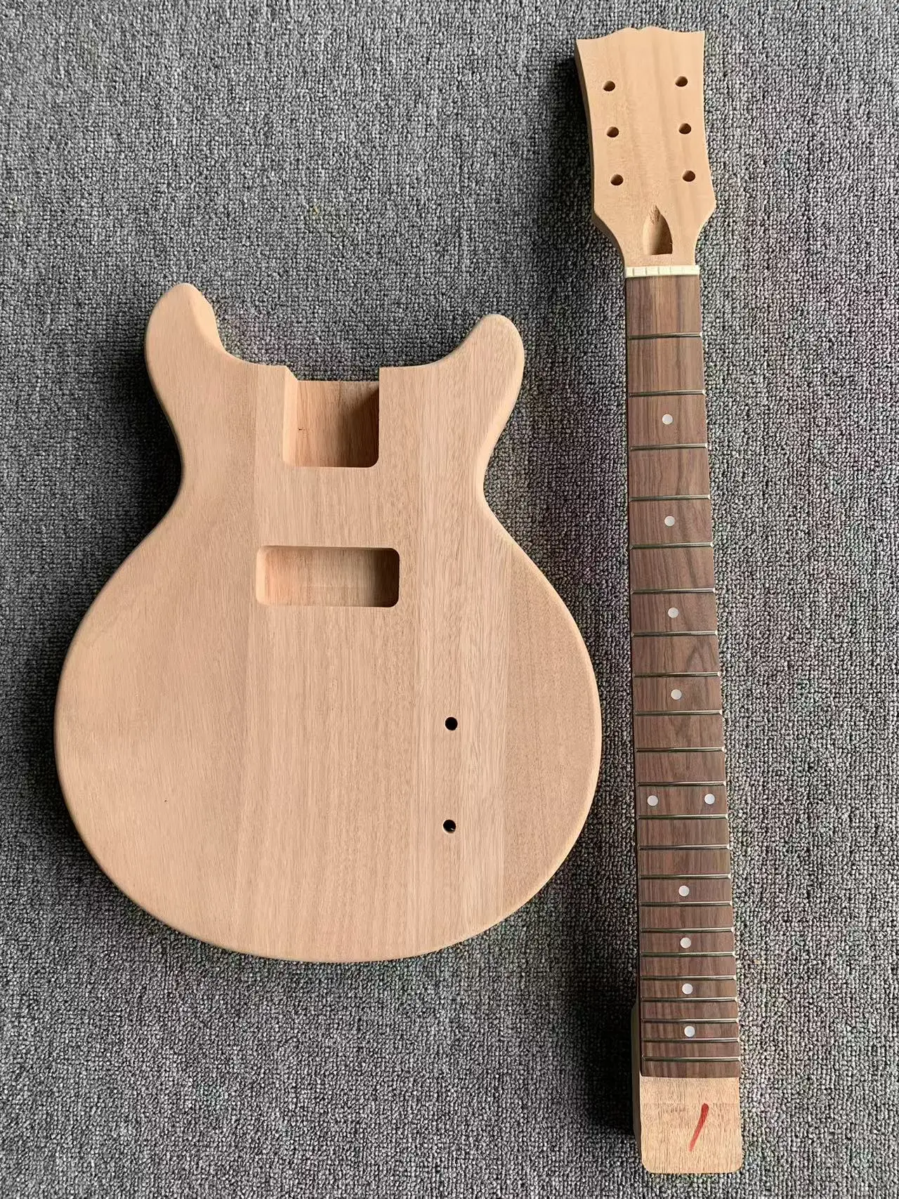 Высококачественный гриф для гитары DIY, 22 лада, из палисандра и красного дерева
Высококачественный гриф для гитары DIY, 22 лада, из палисандра и красного дерева