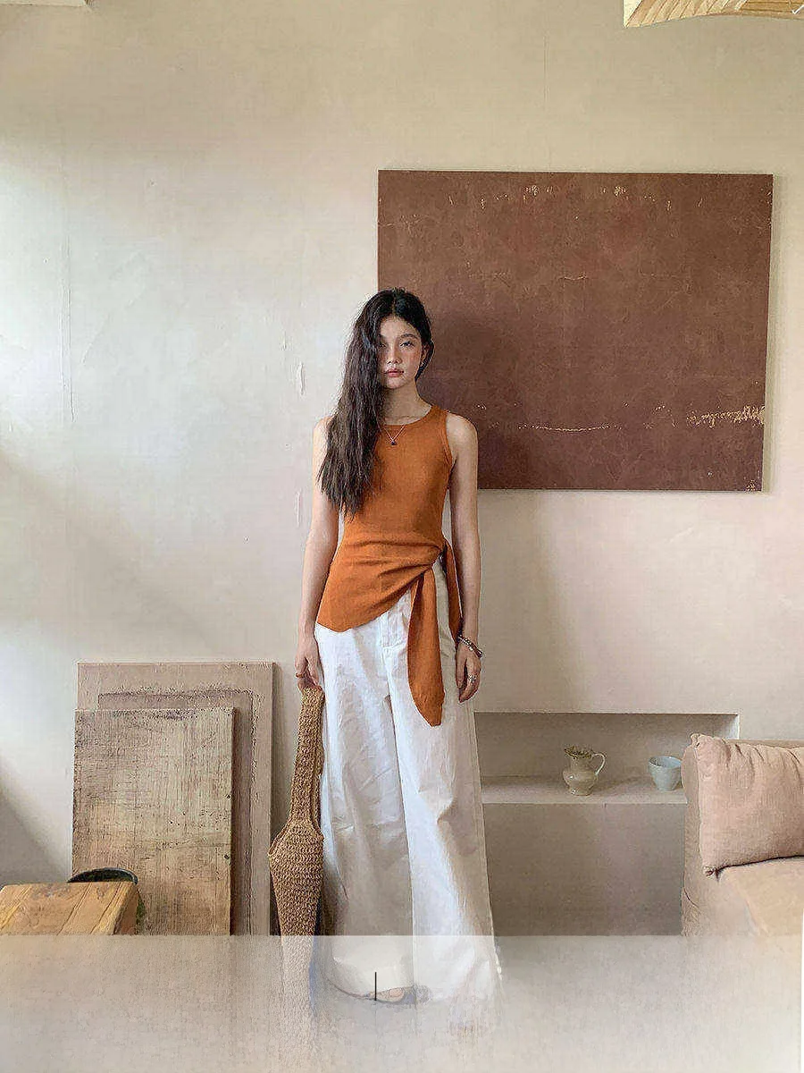 Linyunyun Asymmetric Side Slit Waist-Cinching Belted Sleeveless Charming Vest Korean Style Polyester Women's Top
Linyunyun Asymmetric Side Slit Waist-Cinching Belted Sleeveless Charming Vest Korean Style Polyester Women's Top