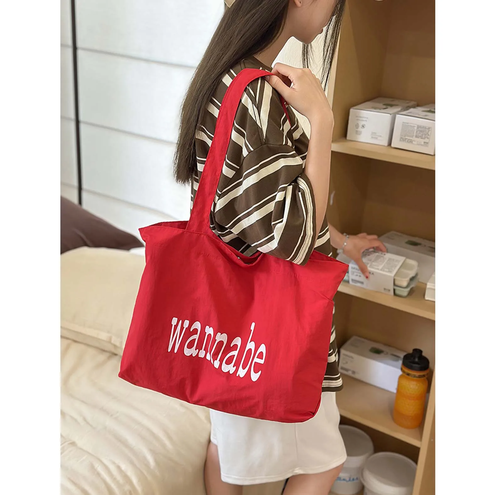 Simple and versatile one shoulder nylon canvas bag for college students in class,women's 2025 summer new large capacity tote bag
Simple and versatile one shoulder nylon canvas bag for college students in class,women's 2025 summer new large capacity tote bag