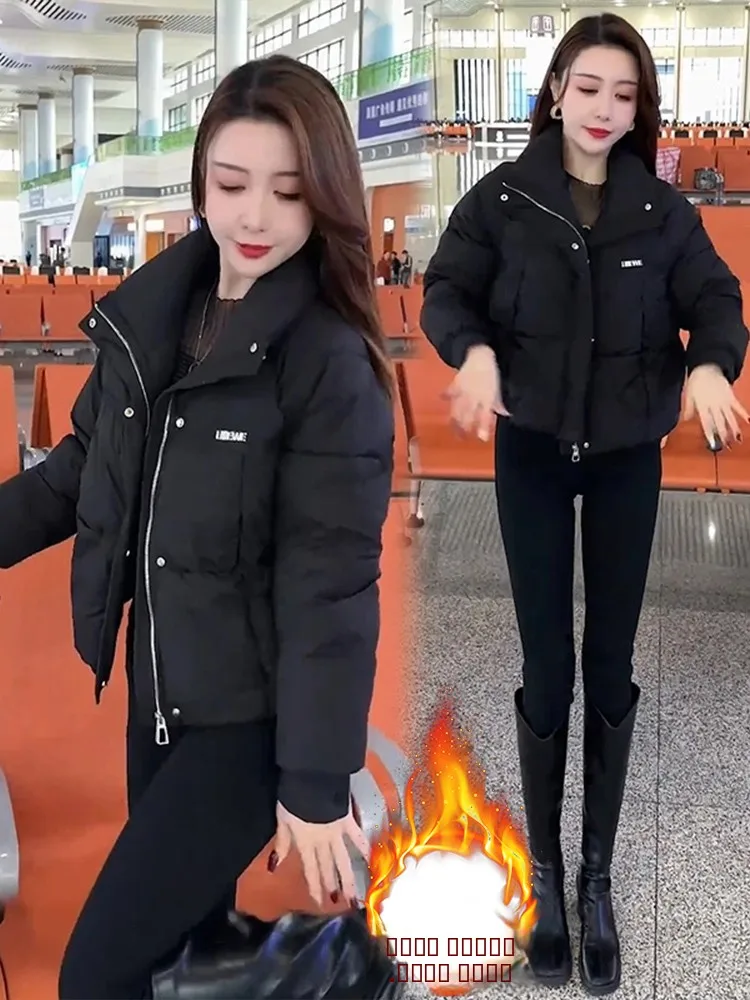 Женское зимнее пальто из хлопка и пуха, модное, теплый фасон, свободный крой, длинный рукав, воротник-стойка, в корейском стиле
Женское зимнее пальто из хлопка и пуха, модное, теплый фасон, свободный крой, длинный рукав, воротник-стойка, в корейском стиле