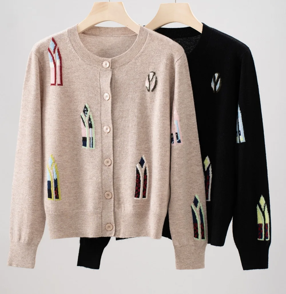 Top Quality New Wool Cashmere Knitted Coats 2025 Autumn Winter Knitwear Women Color Block Embroidery Vintage Khaki Black Coats
Top Quality New Wool Cashmere Knitted Coats 2025 Autumn Winter Knitwear Women Color Block Embroidery Vintage Khaki Black Coats