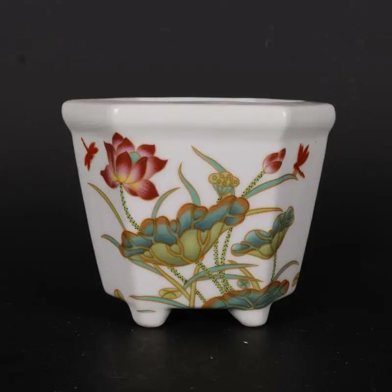 Chinese Famille Rose Porcelain Lotus Design Flowerpot Antique Porcelain
Chinese Famille Rose Porcelain Lotus Design Flowerpot Antique Porcelain