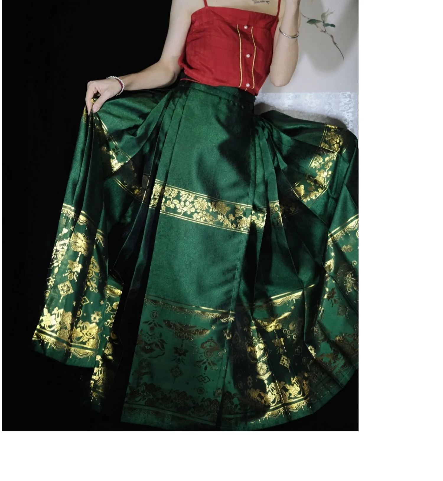 Женская юбка с вышивкой Hanfu, повседневная юбка с конским лицом, традиционная династия Мин
Женская юбка с вышивкой Hanfu, повседневная юбка с конским лицом, традиционная династия Мин