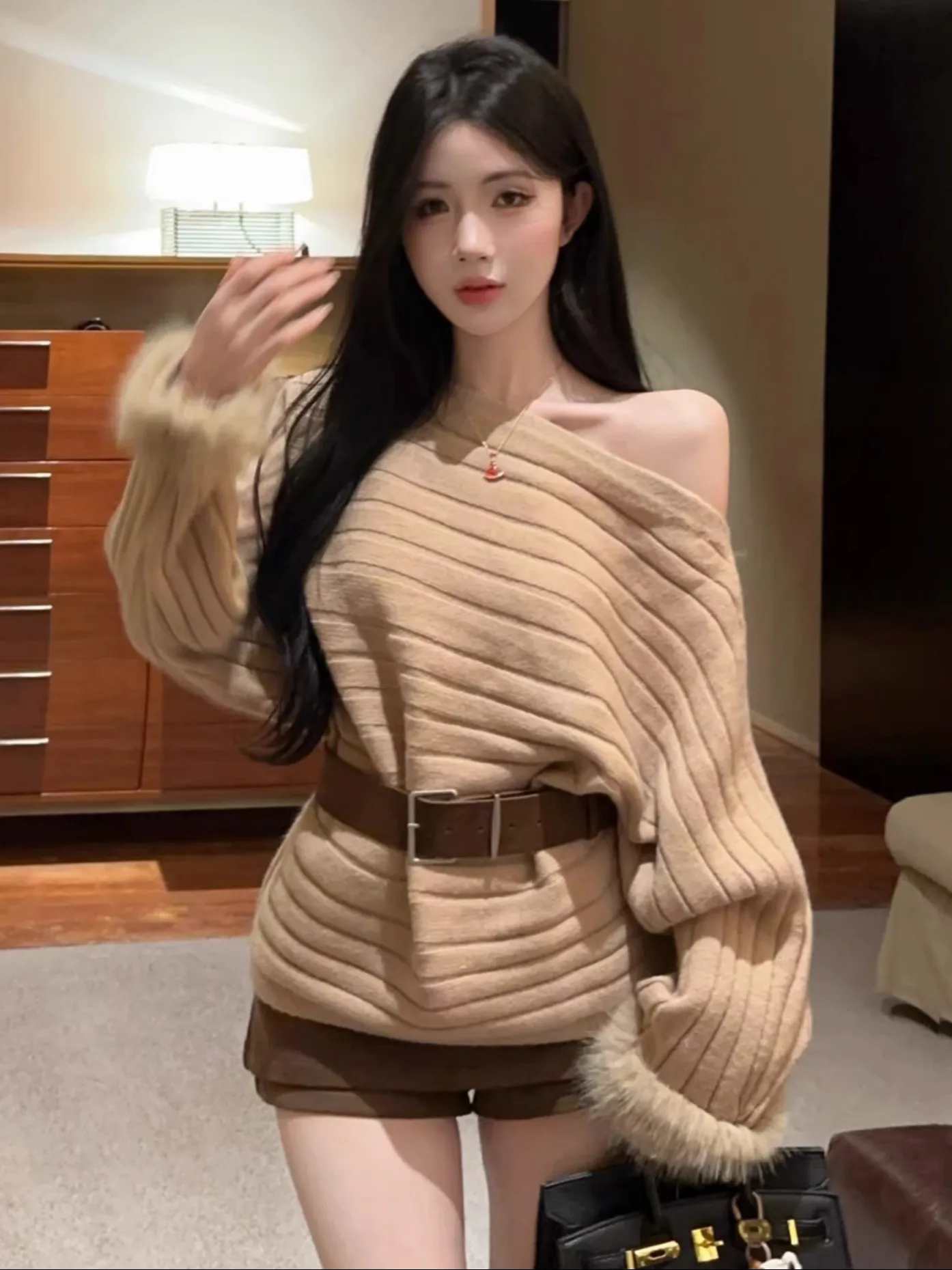 Свободный свитер из искусственного меха для женщин: весна-осень-зима, с поясом, в стиле Lazy Girl, модный повседневный, однотонный, на одно плечо
Свободный свитер из искусственного меха для женщин: весна-осень-зима, с поясом, в стиле Lazy Girl, модный повседневный, однотонный, на одно плечо