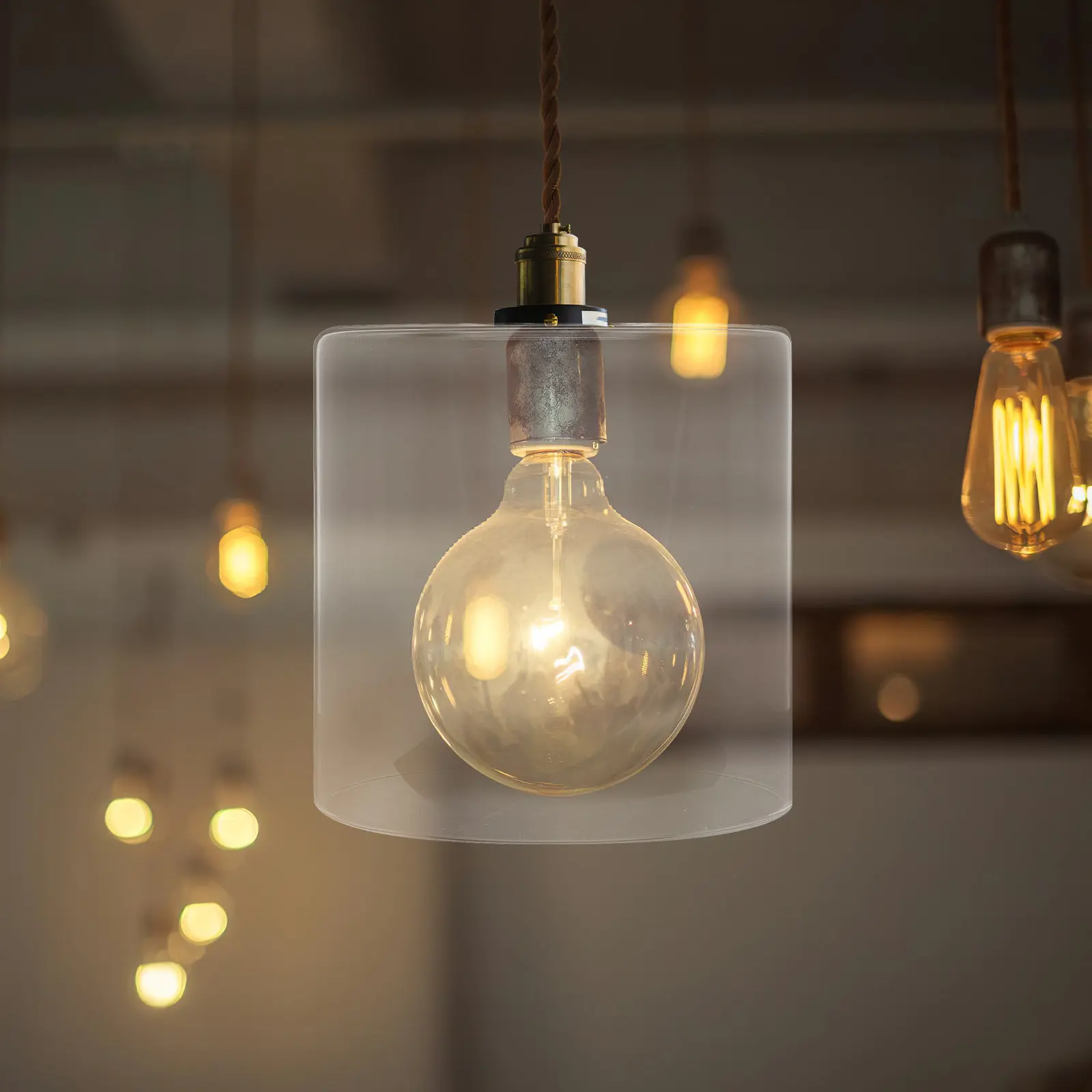 Clear Glass Shade Cylinder Transparent Cylinder Lampshade 5.89x5.89x5.70in E27 Socket Pendant Light Chandelier Wall Sconce
Clear Glass Shade Cylinder Transparent Cylinder Lampshade 5.89x5.89x5.70in E27 Socket Pendant Light Chandelier Wall Sconce