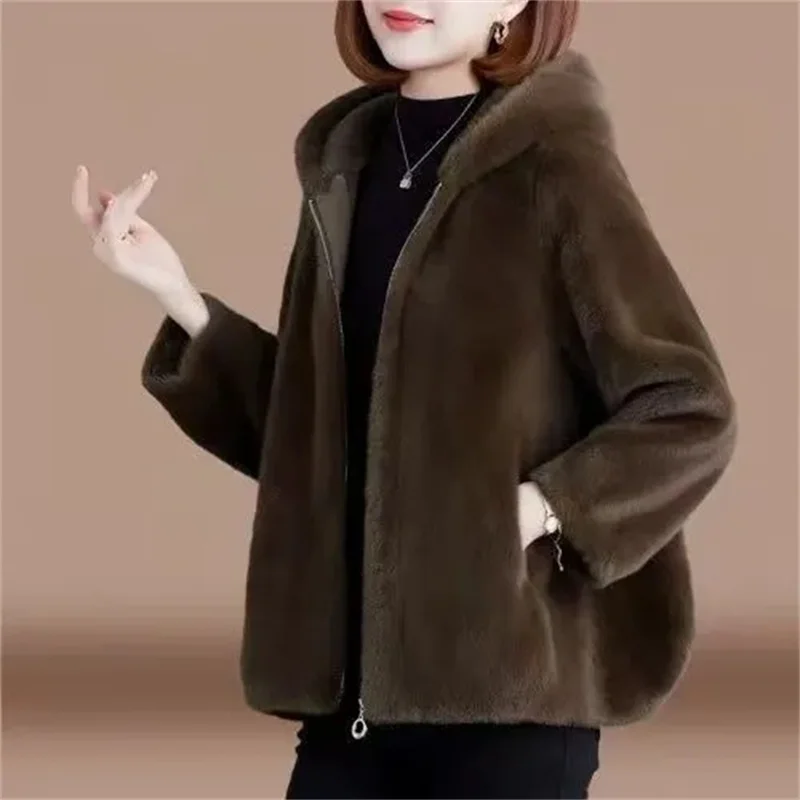 Black Hooded Short Fur Coat for women's Autumn Winter High-end 2026 Fashion Temperament imitation Fur Coat Female Warm Outwear
Black Hooded Short Fur Coat for women's Autumn Winter High-end 2026 Fashion Temperament imitation Fur Coat Female Warm Outwear