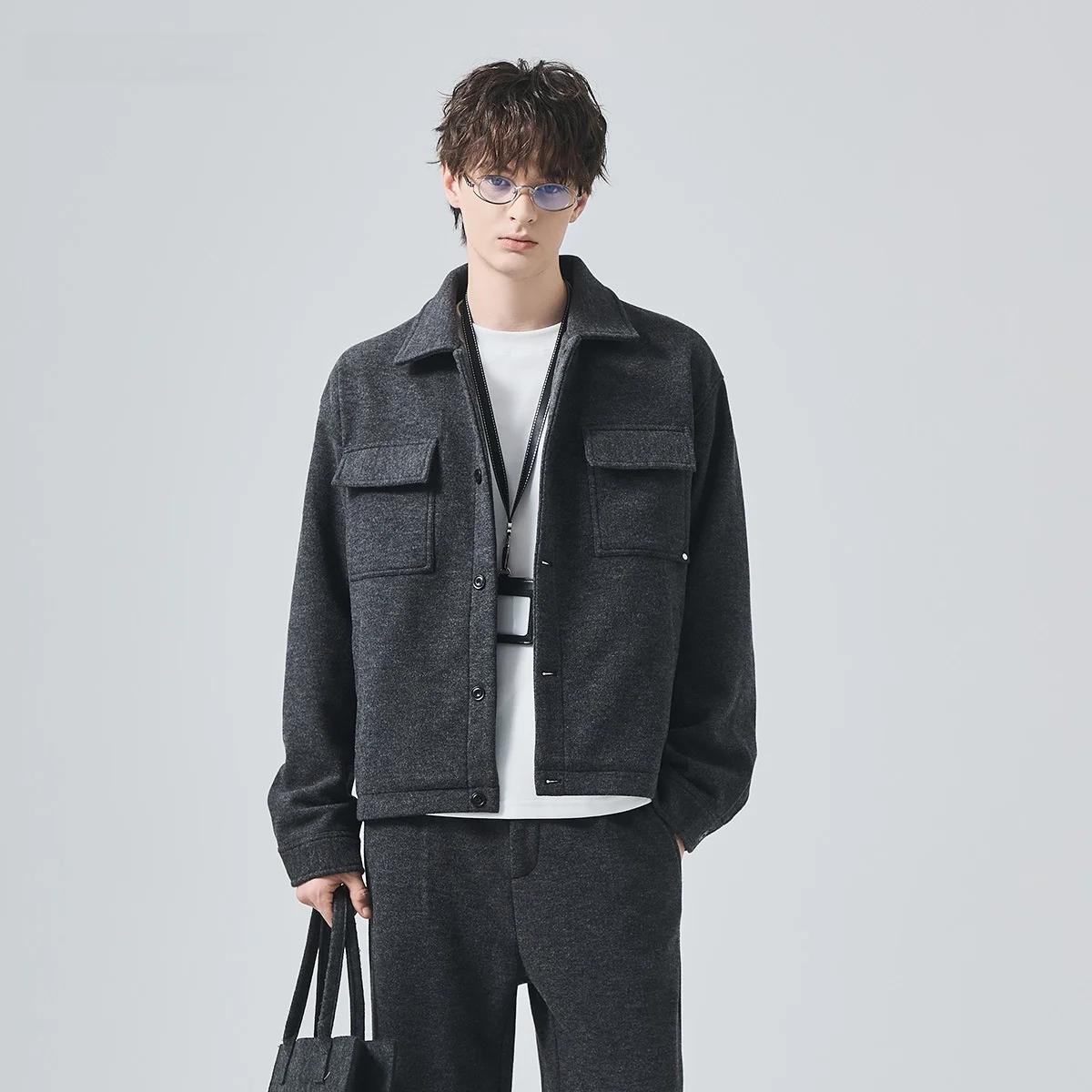 Мужское шерстяное зимнее пальто: теплое, повседневное, свободного кроя, с классическим воротником, длинный рукав
Мужское шерстяное зимнее пальто: теплое, повседневное, свободного кроя, с классическим воротником, длинный рукав