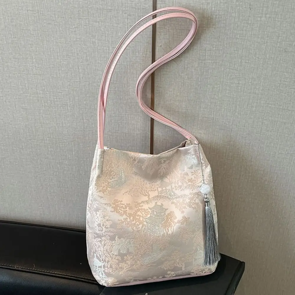 Portable Elegant Chinese Style Shoulder Bag Cloth Exquisite Embroidery Tote Bag with Pendant Trendy Cheongsam Bag Party
Portable Elegant Chinese Style Shoulder Bag Cloth Exquisite Embroidery Tote Bag with Pendant Trendy Cheongsam Bag Party