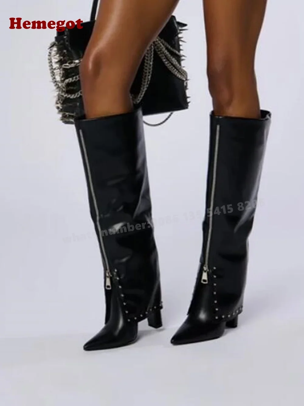 Сапоги до колена на массивном каблуке с заклепками, черные женские сапоги на молнии спереди, зимняя новейшая однотонная глянцевая повседневная обувь, пикантная обувь
Сапоги до колена на массивном каблуке с заклепками, черные женские сапоги на молнии спереди, зимняя новейшая однотонная глянцевая повседневная обувь, пикантная обувь