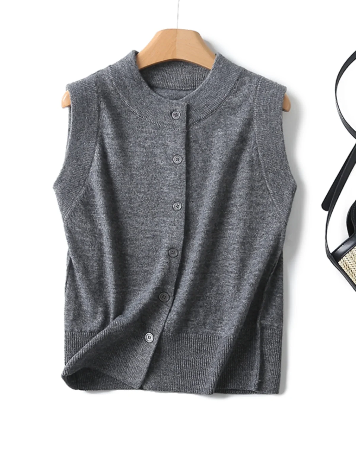 Simple round Neck Single Button Sleeveless Knitted Vest Women's Top M Series Casual Fashion Spring Collection 100% Other Mate...
Simple round Neck Single Button Sleeveless Knitted Vest Women's Top M Series Casual Fashion Spring Collection 100% Other Mate...