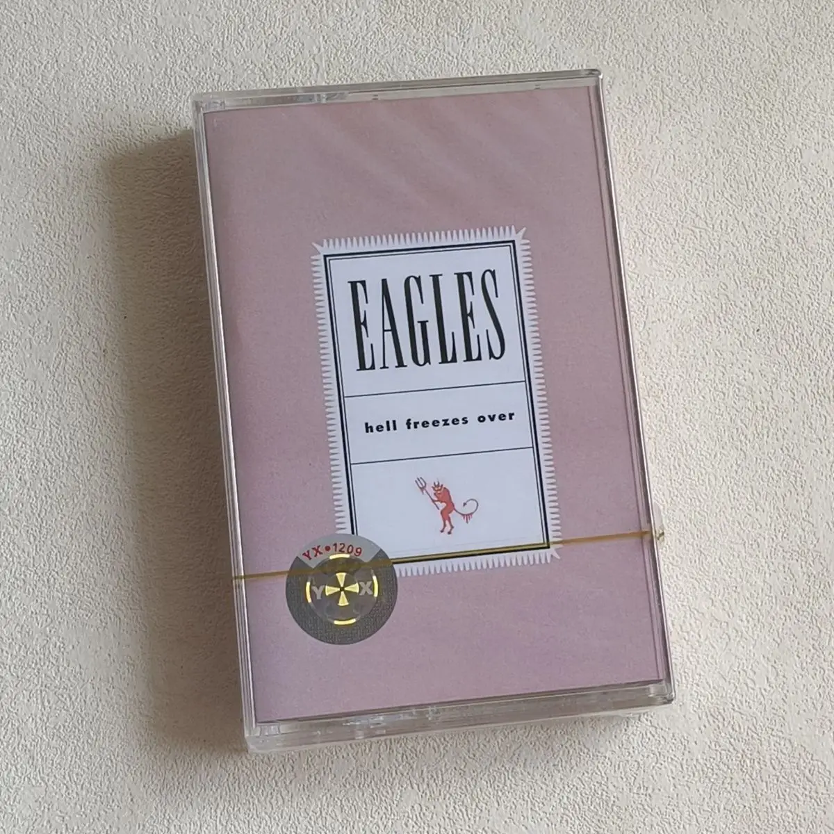 Classic Rock Style Cassette Retro English Hits Tape Remastered Texture Collectible High Sound Quality Listening Music Carrier
Classic Rock Style Cassette Retro English Hits Tape Remastered Texture Collectible High Sound Quality Listening Music Carrier