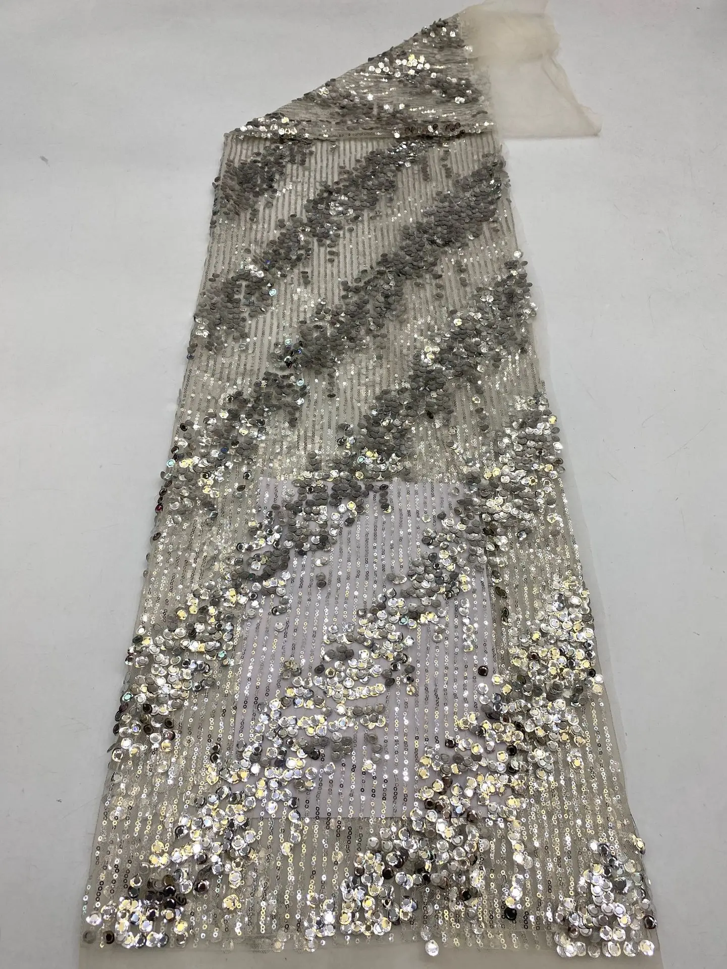 Luxurious striped bead-embroidered sheer fabric with sparkling sequins for party dresses, women's skirts,sequin fabric
Luxurious striped bead-embroidered sheer fabric with sparkling sequins for party dresses, women's skirts,sequin fabric