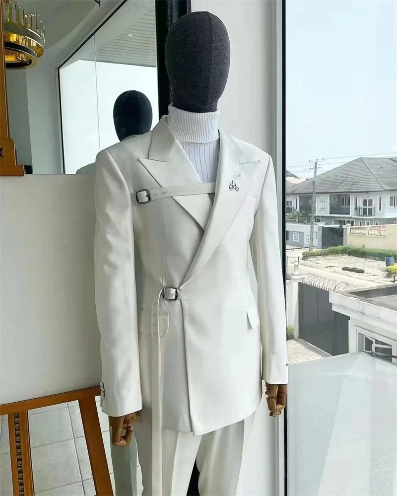 Modern White New Design 2 Pieces Blazer Pants Men Suits With Belt Peaked Lapel Formal Prom Wedding Groom Plus Size Tailored
Modern White New Design 2 Pieces Blazer Pants Men Suits With Belt Peaked Lapel Formal Prom Wedding Groom Plus Size Tailored
