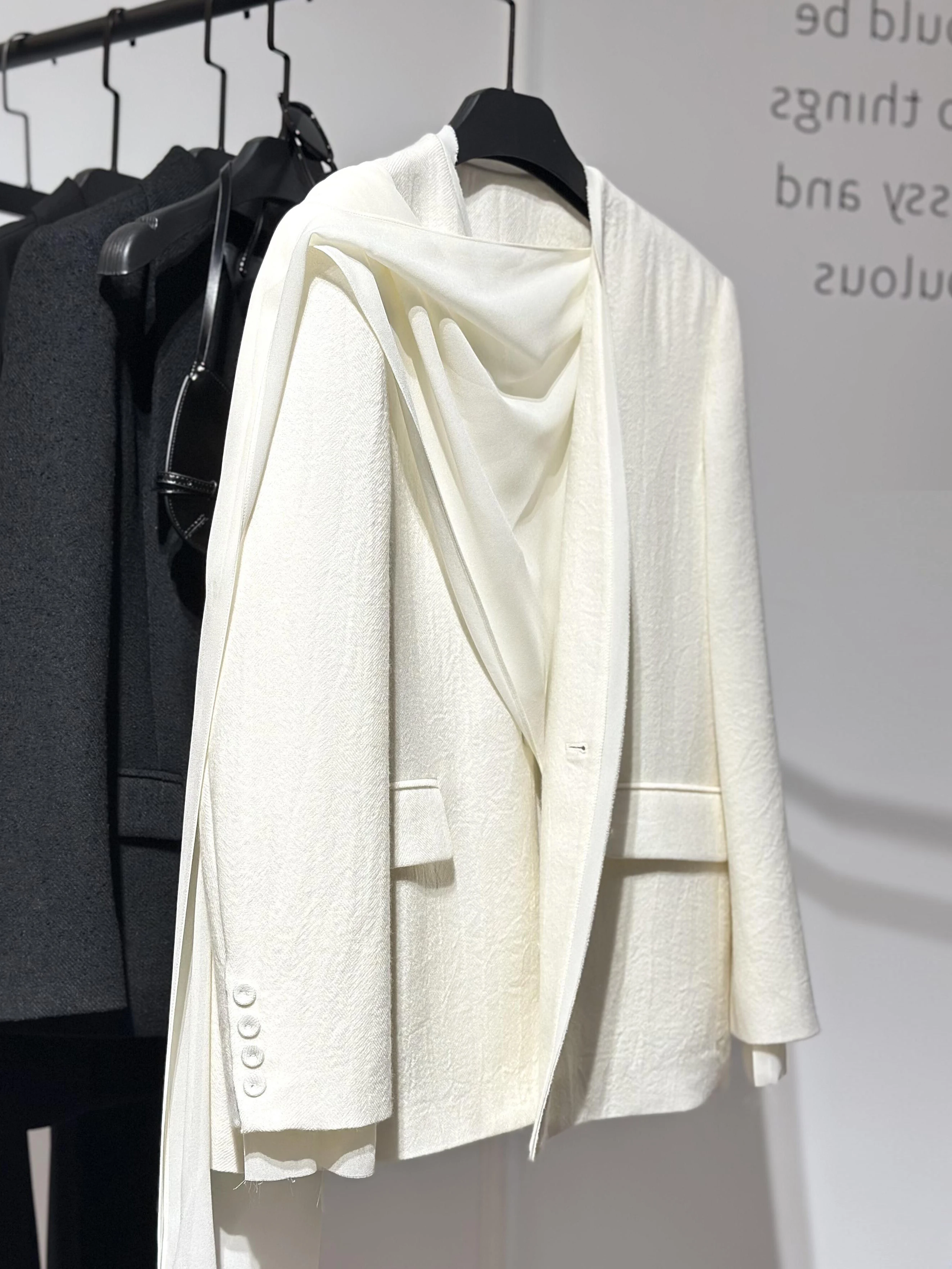 Elegant French Style Women's Suit Jacket with Sash Trendy Design High Quality Polyester Fiber Casual Commute Daily Wear
Elegant French Style Women's Suit Jacket with Sash Trendy Design High Quality Polyester Fiber Casual Commute Daily Wear