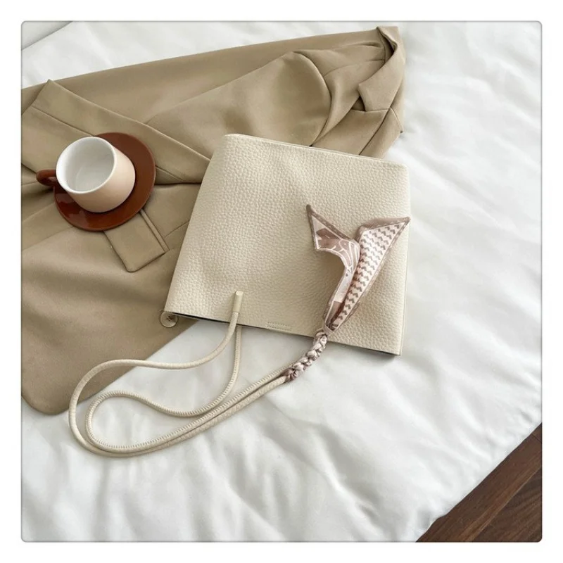 Luxury Brand Women's Handbag With Leather Material, Popular Messenger Bag For Elegant Ladies, Classic Shoulder Design
Luxury Brand Women's Handbag With Leather Material, Popular Messenger Bag For Elegant Ladies, Classic Shoulder Design