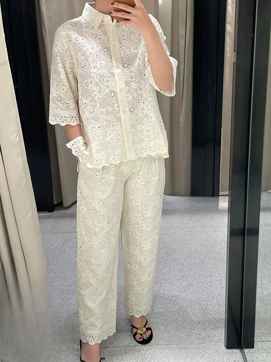 Retro Embroidery Hollow Pants Suit Women Short Sleeve Shirt Trousers 2025 Summer Fashion Elegant Holiday Ladies Pants Suit
Retro Embroidery Hollow Pants Suit Women Short Sleeve Shirt Trousers 2025 Summer Fashion Elegant Holiday Ladies Pants Suit