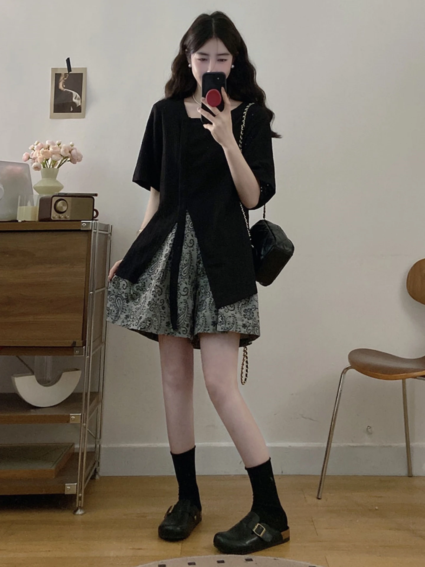 Summer Fashion plus Size Women's Outfit Short Sleeve T-Shirt And Wide Leg Shorts Two Piece Set Square Collar Slimming Design
Summer Fashion plus Size Women's Outfit Short Sleeve T-Shirt And Wide Leg Shorts Two Piece Set Square Collar Slimming Design
