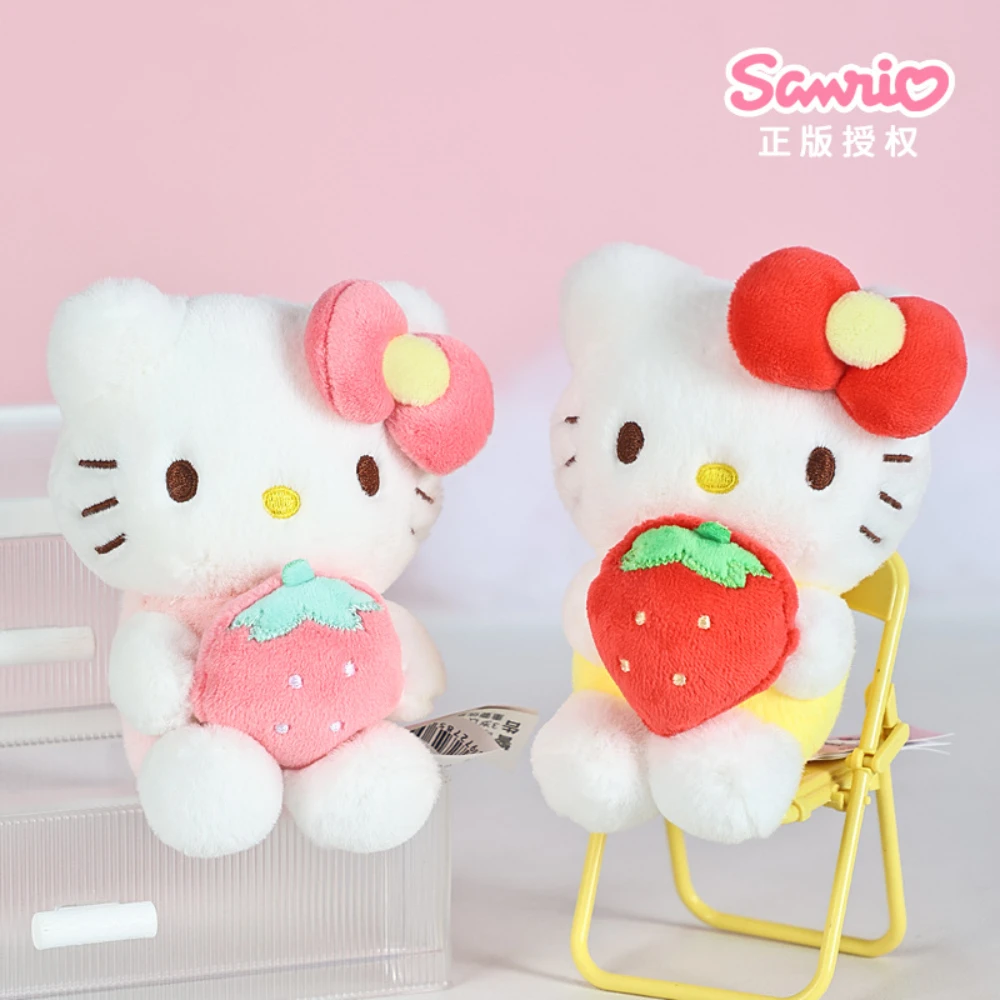 MINISO Sanrio юбилейная кукла сумка украшения Hello Kitty клубника сидячее сердце длинный плюшевый мягкий брелок для пары милый каваи
MINISO Sanrio юбилейная кукла сумка украшения Hello Kitty клубника сидячее сердце длинный плюшевый мягкий брелок для пары милый каваи