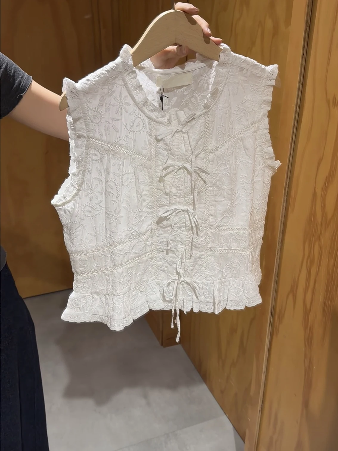 HEIDD Summer 2026 Lace Trim Embroidered White Shirt Sleeveless Vague Heavy Work Floral Cotton Breathable Skin-Friendly French...
HEIDD Summer 2026 Lace Trim Embroidered White Shirt Sleeveless Vague Heavy Work Floral Cotton Breathable Skin-Friendly French...